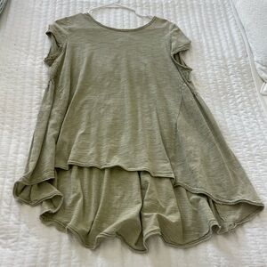 Vestique high low green cap sleeve top